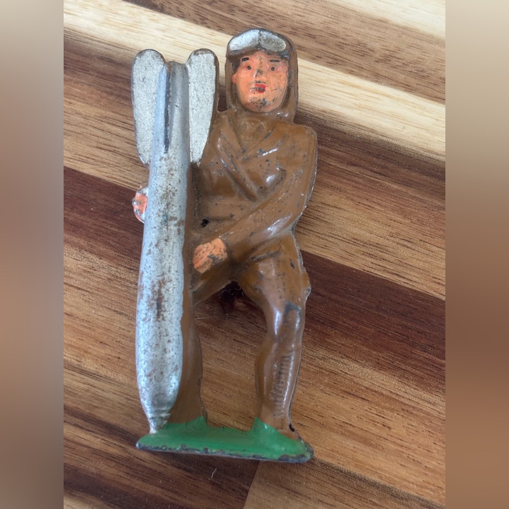 Vintage Lead Toy Figure – Aviator / Soldier with Artillery